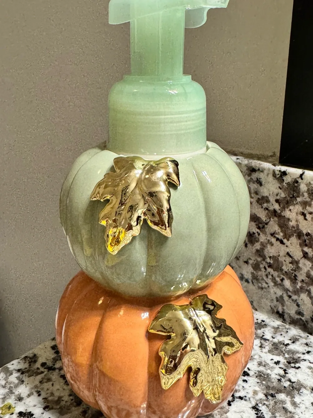 Bath & Body Works Green and Orange Pumpkin Stack Lotion Pump with Gold Leaves